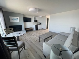 Two Bedroom Suite with Deck Photo 3