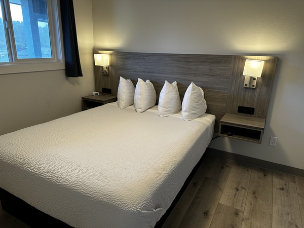 One Bedroom Double Queen Suite Photo 8