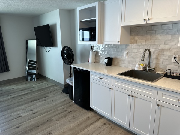 One Bedroom Double Queen Suite Photo 3