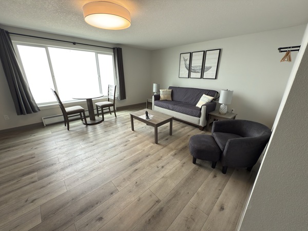 One Bedroom Queen Suite Photo 1