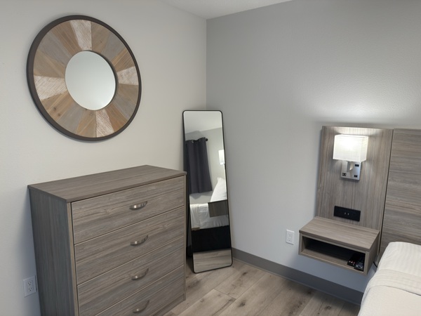 One Bedroom Queen Suite Photo 3