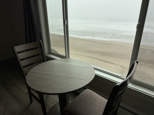 One Bedroom Queen Suite Photo 8