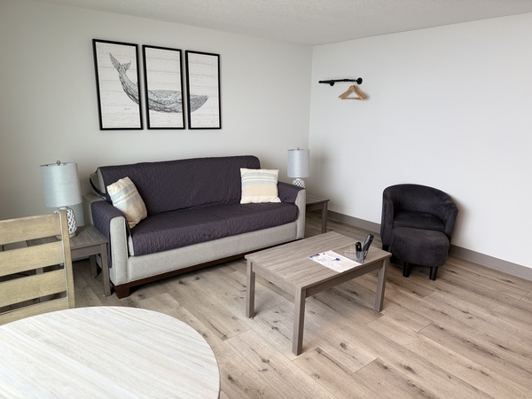 One Bedroom Queen Suite Photo 5